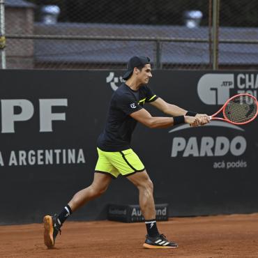 Imagen de Comesaña y Coria batallaron para superar sus debuts en el YPF Rosario Challenger