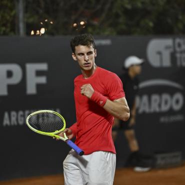 Imagen de Juan Manuel Cerúndolo, el primer argentino en ganar un partido del cuadro principal del YPF Rosario Challenger